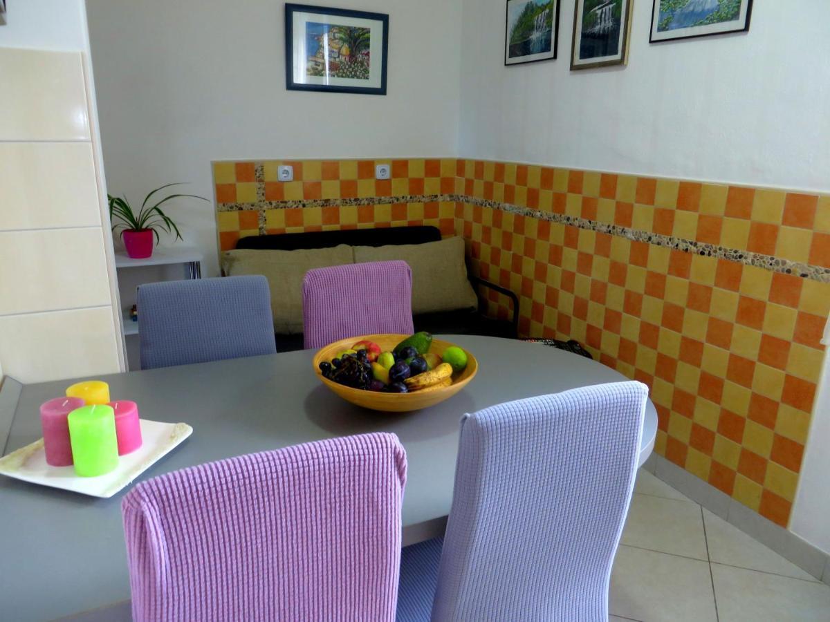 Beach Apartments Roza - The Garden Apartment Биоград-на-Мору Экстерьер фото